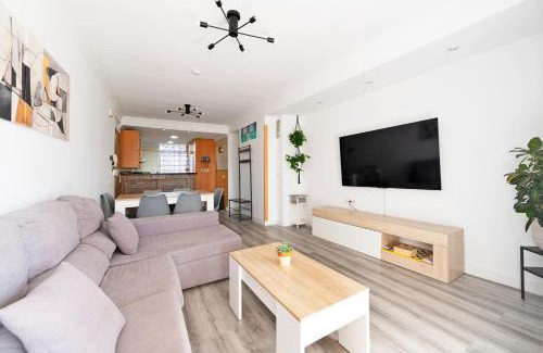 Torre de Benagalbon Apartment | BrisaMar II primera línea de playa & priv parking