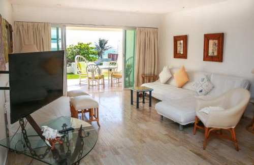 Zona Hotelera Apartment | Brisas Shores Beach & OceanFront Apartments 1 or 2 bedrooms Cancun Hotel Zone
