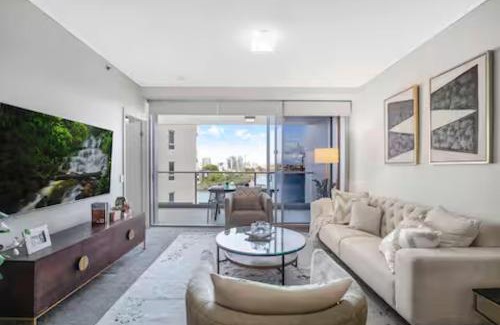 Brisbane Central Business District Apartment | Brisbane City Luxe 3-Bd, Views, Pool, Car park
