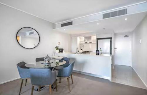 Brisbane Central Business District Apartment | Brisbane City Luxe 3-Bd, Views, Pool, Car park