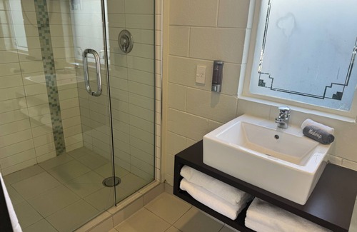 Trentham Hotel | Bristol Motel