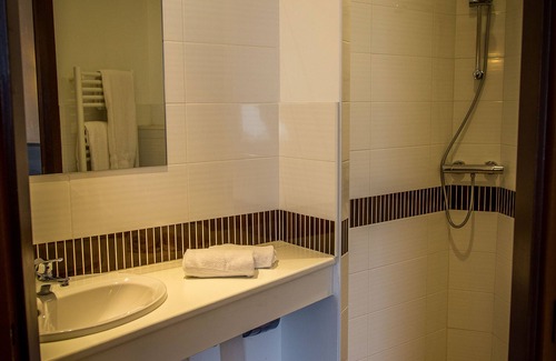 Saint-Andre-de-la-Marche Hotel | Brit Hotel Confort Azur Cholet Nord