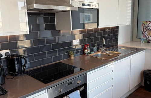 Collier's Wood Apartment | Britannia Point Living: Premium 2-Bedroom Apartment