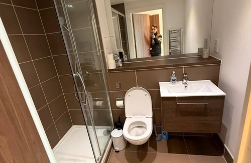 Collier's Wood Apartment | Britannia Point Living: Premium 2-Bedroom Apartment