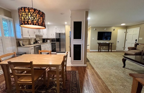 Columbia House | Britton Farms Guest House with gated entry and in-ground pool & MANY NEW UPDATES