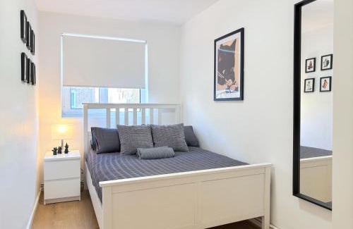 Ferndale House | Brixton Galadriel Room with Shared Bathroom