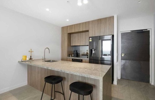 Broadbeach Apartment | Broadbeach Elegant apartment with views!