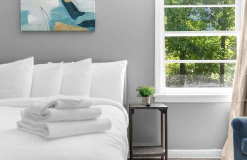 New Castle House | Broadmoor Bungalow - Unit A