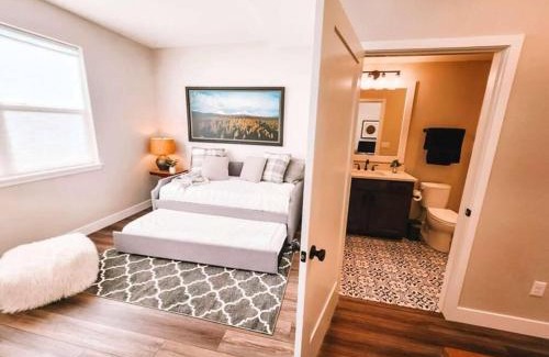 Skyway House | Broadmoor Mtn Retreat Pet Friendly Townhouse