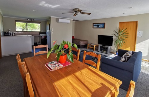 Cheviot Hotel | Broadview Motel