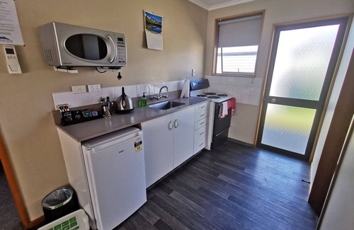 Cheviot Hotel | Broadview Motel