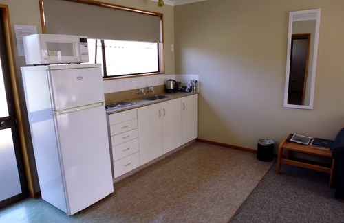 Cheviot Hotel | Broadview Motel