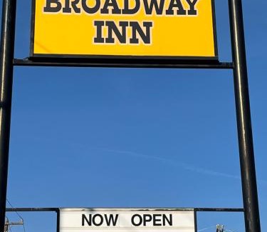 North San Antonio - SAT Hotel | Broadway Inn Motel