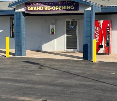 North San Antonio - SAT Hotel | Broadway Inn Motel