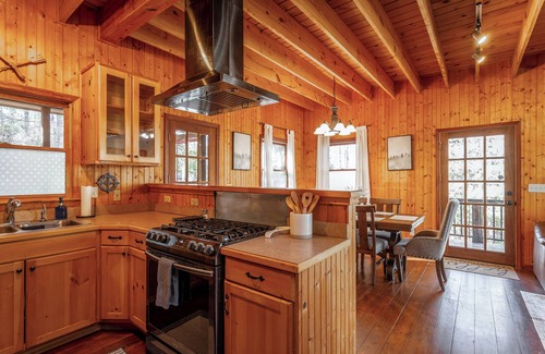 Signal Mountain Cabin | Brock Creek Cabin - A PMI Scenic City Vacation Rental