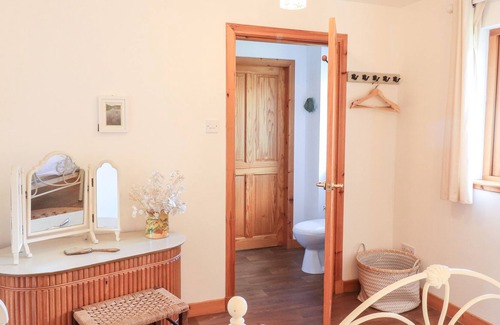 Forres Cottage | BRODIE EAST COTTAGE, family friendly, with a garden in Forres