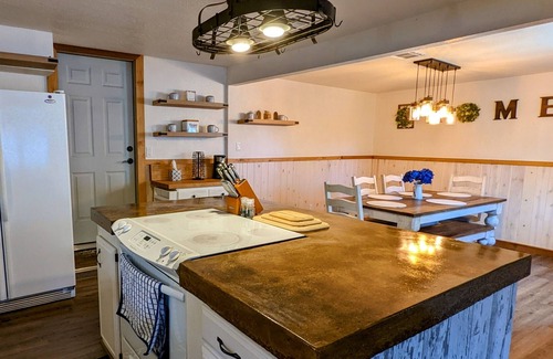 Sulphur House | Broken Arrow- Beautiful Woodland view just miles from Lake Arbuckle