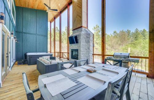 Broken Bow House | Broken Bow Cabin about 5 Mi to State Park with Hot Tub!