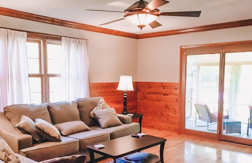 Bristol House | Broken Rod Lodge on The South Holston River