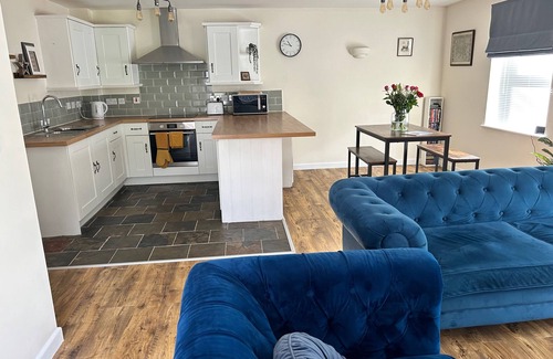 Bromyard Apartment | Bromyard-apartment-2br-parking-5mintocitycenter