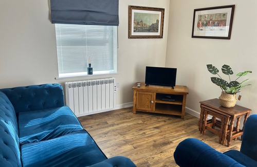 Bromyard Apartment | Bromyard-apartment-2br-parking-5mintocitycenter