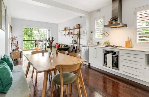 Bronte Apartment | Bronte Beauty Modern Heritage Style with Balcony