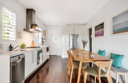 Bronte Apartment | Bronte Beauty Modern Heritage Style with Balcony