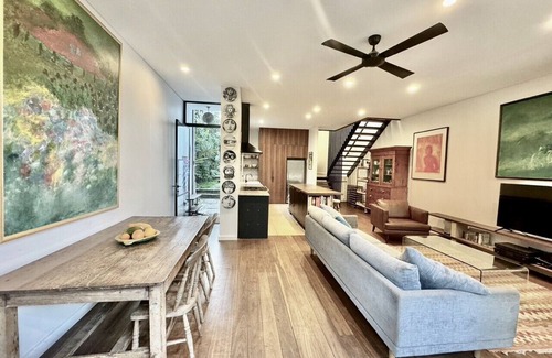 Bronte House | Bronte Garden Oasis ~ Hot Tub & Rooftop Garden