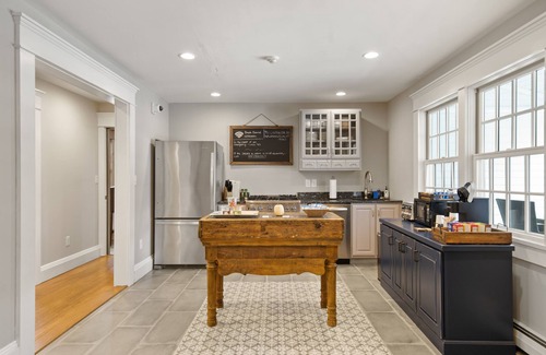 West Dover Hotel | Brook Bound Inn - Main Lodge - King Bedroom - 2nd floor - Room 202n