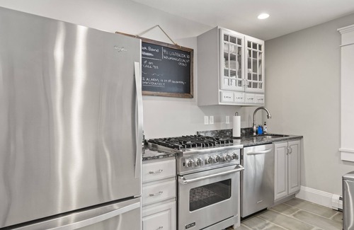 West Dover Hotel | Brook Bound Inn - Main Lodge - King Bedroom - 2nd floor - Room 202n
