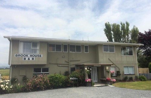 Kaikoura Bed & Breakfast | Brook House B&B & Cottages