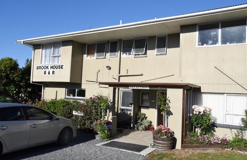 Kaikoura Bed & Breakfast | Brook House B&B & Cottages