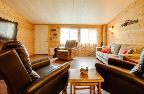 Brookings House | Brookings Home with Deck, half Mi to Harris Beach!