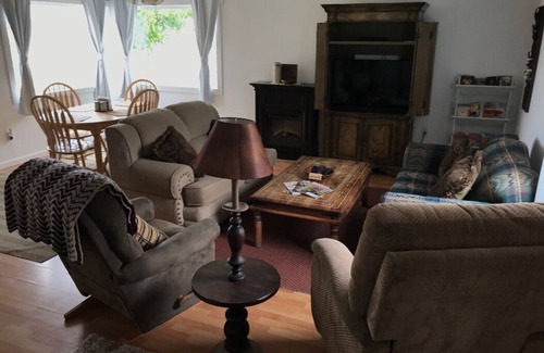 Harbor Other | Brookings Little Farm - Entire Home