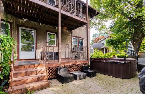 High Street Hill Apartment | Brookline 3BR Wi-Fi Grill Parking Near T