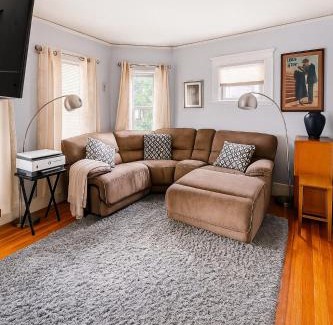 High Street Hill Apartment | Brookline 3BR Wi-Fi Grill Parking Near T