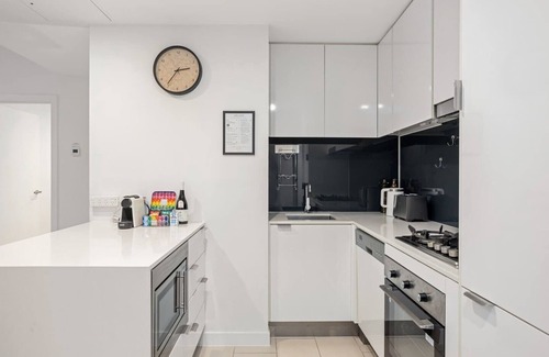 Fortitude Valley Apartment | Brooklyn on Brookes Urban High rise Sophistication