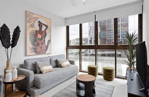 Fortitude Valley Apartment | Brooklyn on Brookes Urban High rise Sophistication