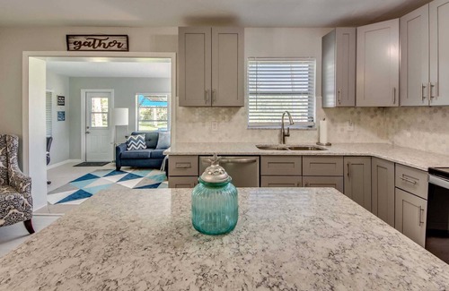 Fort Myers House | Brooks Cottage*River Access*Art* Edison Estate*