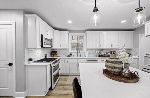 South Kansas City House | Brookside Charmer| Walk to Shops