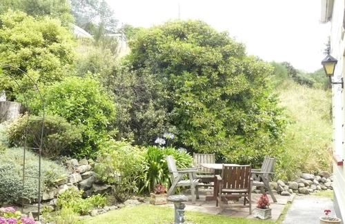 Dunedin Cottage | Brookside cottage is a charming, cosy, cottage