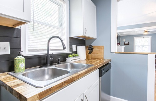 South Kansas City House | Brookside home with 2 bedrooms newly remodeled tree lined streets