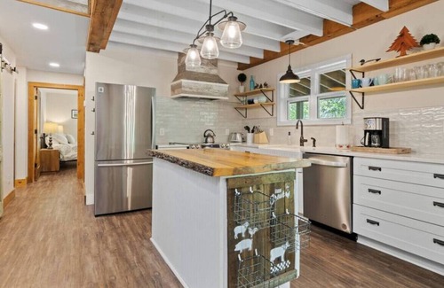 Lake Lure House | Brookside Retreat in Lake Lure