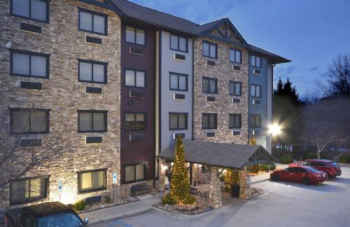 Asheville Hotel | Brookstone Lodge near Biltmore Village, an Ascend Collection Hotel