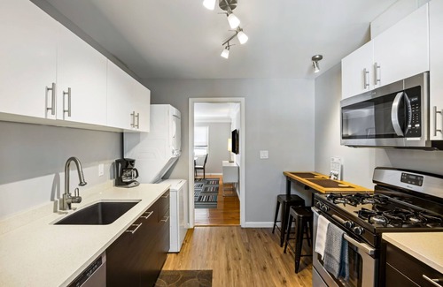 Brookwood Apartment | Brookwood Courtyard by BCA Furnished Apt