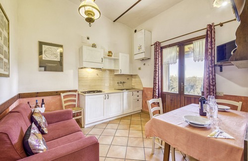 Castiglione del Lago Apartment | Broom apt with shared pool, Castiglione del Lago, Italy