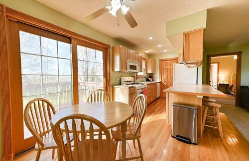 Williamsburg Apartment | Broomhead Farmhouse Apt Traverse City