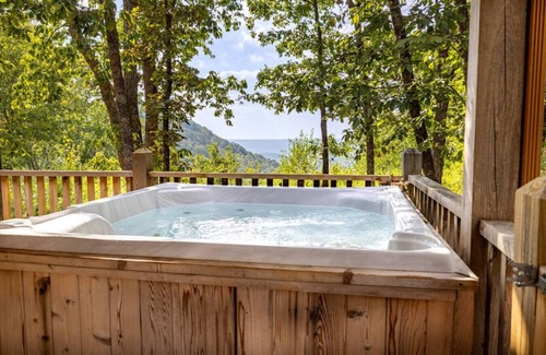 Mentone Cabin | Brow Bella- Mountain Views & Hot Tub