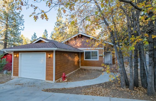 Sugarloaf House | Brown Bear Lodge - Cozy mountain home situated within the quiet and ideal Sugarloaf neighborhood