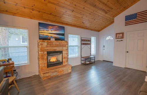 Sugarloaf House | Brown Bear Lodge - Cozy mountain home situated within the quiet and ideal Sugarloaf neighborhood
